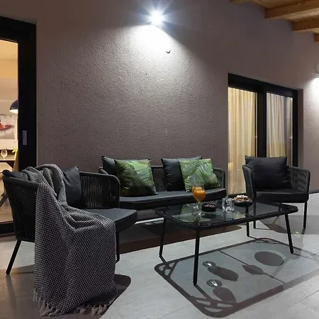 Joze Holiday home Tinjan